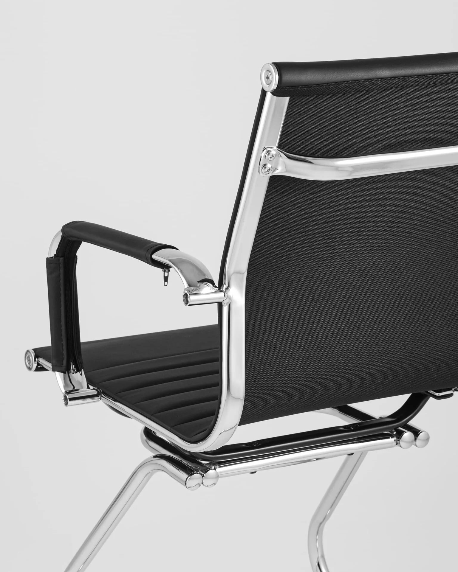 Кресло для посетителей TopChairs Visit черное.